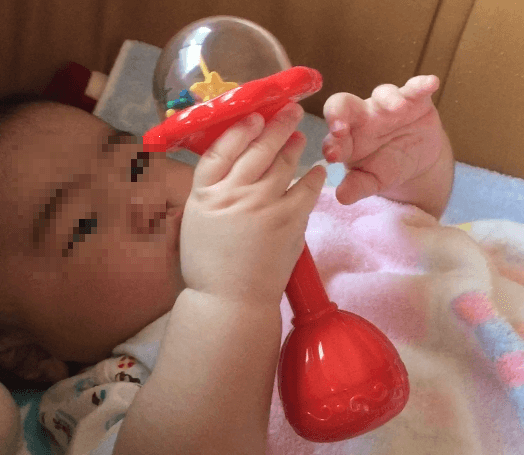 育児 赤ちゃんのおもちゃはいつから 買ってよかった新生児おもちゃ４選 めんどくさいから楽になる生き方 主婦ブログ